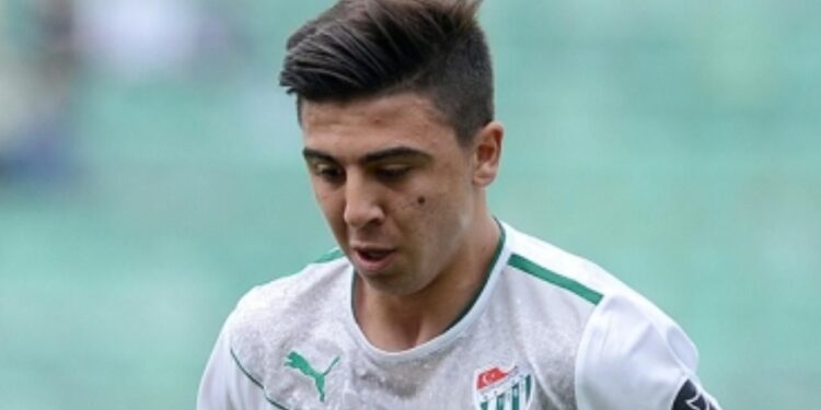Fenerbahçe Ozan Tufan’ı Bitirdi 1