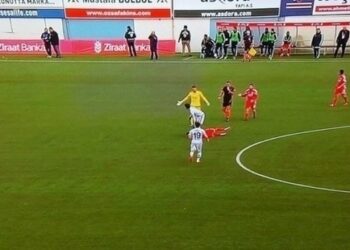 Tuzla tribünlerinden taş yağdı!