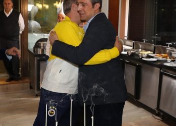 Teknik Direktörümüz Ersun Yanal ve Ayew’in doğum günü kutlandı 4 Teknik Direktörümüz Ersun Yanal ve Ayew’in doğum günü kutlandı
