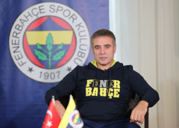 Asla hiçbir şeyden şikayet etmeden, Fenerbahçe’nin büyüklüğünü ortaya koyacak oyuncularla bir takım yaratmak istiyoruz.