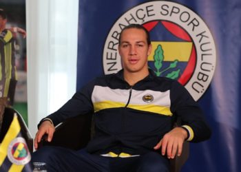 İnanmamız gerekiyor. Ligde kesinlikle yukarı sıralara çıkmamız gerekiyor.