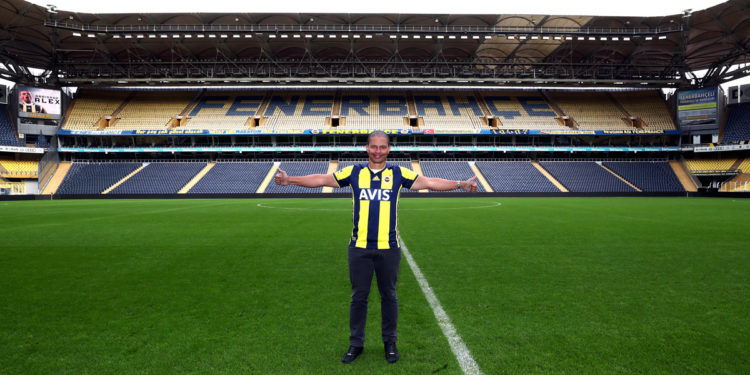 Efsanemiz Alex de Souza stadımızı ziyaret etti 1 Efsanemiz Alex de Souza stadımızı ziyaret etti 1