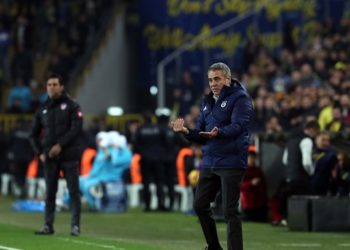 Fenerbahçe, gelecek sezon da hocamız Ersun Yanal önderliğindeki yapılanmasıyla zirve yürüyüşünü emin adımlarla gerçekleştirecektir 9 Fenerbahçe, gelecek sezon da hocamız Ersun Yanal önderliğindeki yapılanmasıyla zirve yürüyüşünü emin adımlarla gerçekleştirecektir