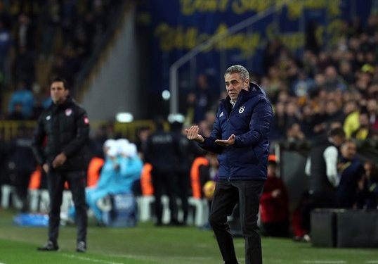 Fenerbahçe, gelecek sezon da hocamız Ersun Yanal önderliğindeki yapılanmasıyla zirve yürüyüşünü emin adımlarla gerçekleştirecektir 1 Fenerbahçe, gelecek sezon da hocamız Ersun Yanal önderliğindeki yapılanmasıyla zirve yürüyüşünü emin adımlarla gerçekleştirecektir 1