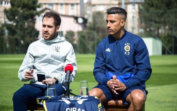 Aziz Yıldırım hemen şu an skor isteyen bir başkan. İki başkan arasındaki farkı bu şekilde bu değerlendirebilirim. Ali Koç bence şu anda Fenerbahçe'nin geleceğini hazırlıyor. 1