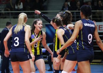 Fenerbahçe Opet ligde normal sezonu Halkbank galibiyetiyle tamamladı