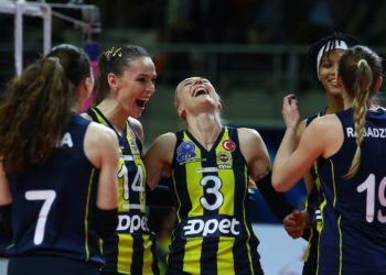 Fenerbahçe Opet, Vestel Venus Sultanlar Ligi’nde yarı finale yükseldi