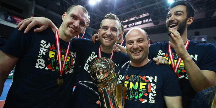 Voleybolcularımız şampiyonluğu değerlendirdi 1