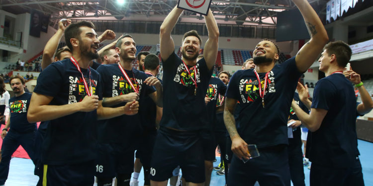 Efeler Ligi'nde şampiyon Fenerbahçe 1
