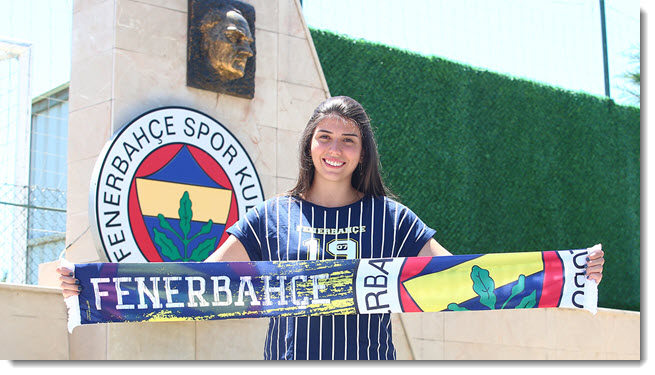 Ceren Kestirengöz: Her zaman hayalini kurduğum yerdeyim 1
