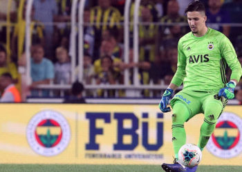 Altay Bayındır, tek başına duvar ördü! 2