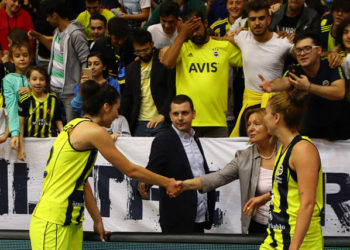 Fenerbahçe Öznur Kablo lige galibiyetle başladı