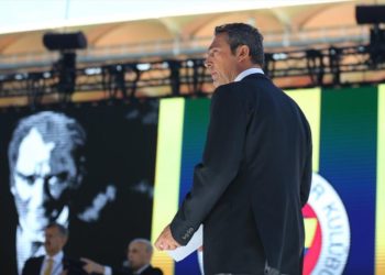 Ali Koç: “Yaşa Fenerbahçe, canım feda sana, omuz omuza şampiyonluğa!”