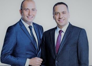 Gökhan Dinç isimli şahsın, Halka Açık, SPK düzenlemelerine tabii olan Fenerbahçe Futbol AŞ hakkında tamamen hayal ürünü olarak yaptığı spekülatif yorumlara dair, gerekli hukuki sürecin başlatılacağını kamuoyunun bilgisine sunarız