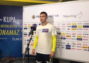 “Rejiye ve yönetmene müdahale istemiyoruz, BeFair’ (Adil ol), Talebimiz adil ve tarafsız yayıncılık”