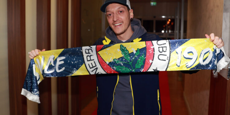 Mesut Özil: Ben her zaman Fenerbahçeliydim. Her şey çok güzel olacak. 5 Mesut Özil: Ben her zaman Fenerbahçeliydim. Her şey çok güzel olacak. 1