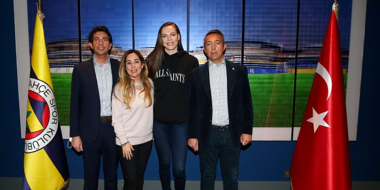 Eda Erdem Dündar'dan Fenerbahçe Opet'e 3 yıllık imza! 1