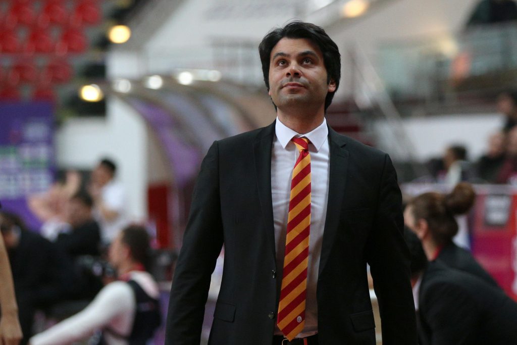 Galatasaray Başantrenörü Efe Güven’in küfürlü sözlerine tepkiler büyüyor 1