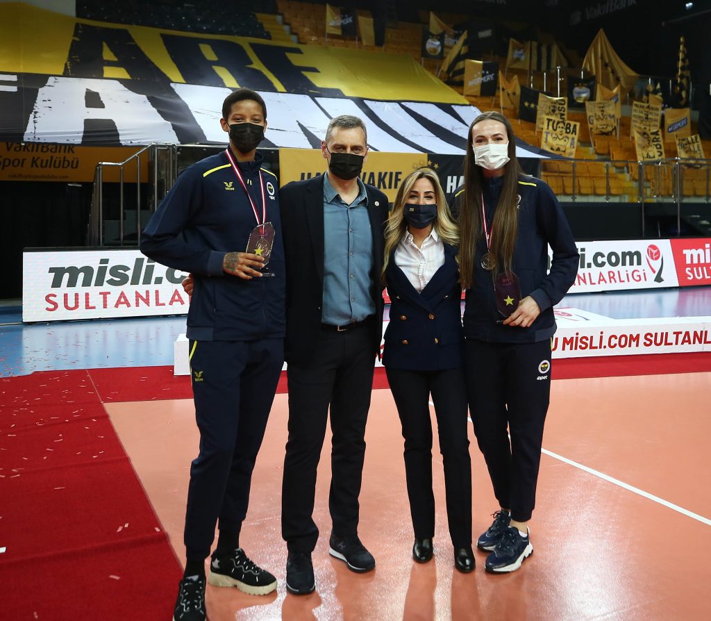 Fenerbahçe Opet, VakıfBank ile oynanacak final serisi 3. maçına yeterli sayıda sporcusu bulunmadığı gerekçesiyle çıkmadı, Sultanlar Ligi’ni ikinci sırada tamamladı 1