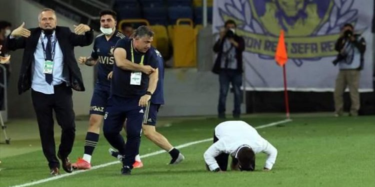 90+6'daki galibiyet golüyle, Fenerbahçe şampiyonluğa yürüdü 5 90+6'daki galibiyet golüyle, Fenerbahçe şampiyonluğa yürüdü 1
