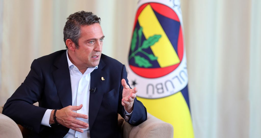 Ali Koç: Yayıncı kuruluş 679 milyon TL daha indirim istiyor. Buna nasıl müsade ediliyor anlamıyorum. Yayıncı kuruluş bir yerlerden güvence almış ki durum buralara geldi. 1