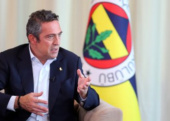 Ali Koç: Yayıncı kuruluş 679 milyon TL daha indirim istiyor. Buna nasıl müsade ediliyor anlamıyorum. Yayıncı kuruluş bir yerlerden güvence almış ki durum buralara geldi.