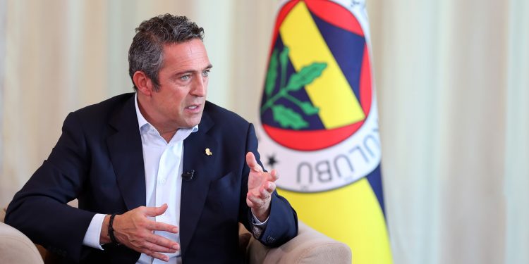Ali Koç: Yayıncı kuruluş 679 milyon TL daha indirim istiyor. Buna nasıl müsade ediliyor anlamıyorum. Yayıncı kuruluş bir yerlerden güvence almış ki durum buralara geldi. 1