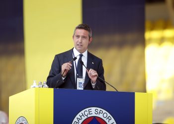 Ali Koç: Bir yöneticinizin şirketinden 8.6 milyon dolar kredi alıp, 100 gün sonra 9.6 milyon dolar neden ödediğinizi anlatacaksınız! Kulübe kasa kolaylığı sağlanır. Kulüp yöneticiye değil…