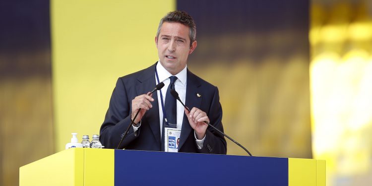 Ali Koç: Bir yöneticinizin şirketinden 8.6 milyon dolar kredi alıp, 100 gün sonra 9.6 milyon dolar neden ödediğinizi anlatacaksınız! Kulübe kasa kolaylığı sağlanır. Kulüp yöneticiye değil... 1