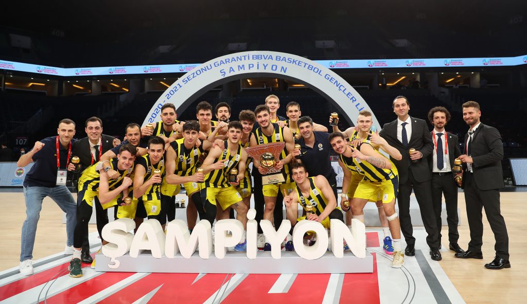 FENERBAHÇE BEKO GENÇ ERKEK BASKETBOL TAKIMIMIZ NAMAĞLUP ŞAMPİYON 1