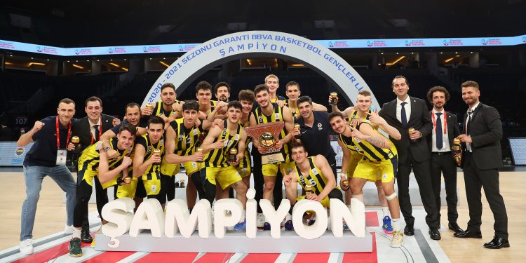 FENERBAHÇE BEKO GENÇ ERKEK BASKETBOL TAKIMIMIZ NAMAĞLUP ŞAMPİYON 1