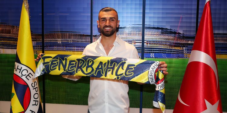 Bundesliga 2'de gol kralı olan Serdar Dursun Fenerbahçe'de 1