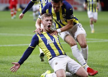 Ne güzelsin Fenerbahçe! Royal Antwerp 0–3 Fenerbahçe