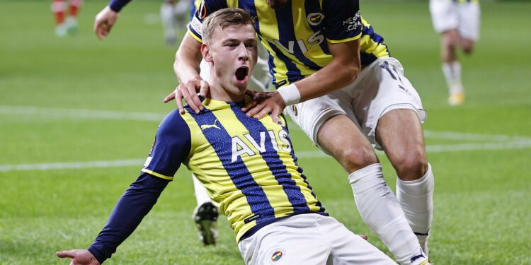 Ne güzelsin Fenerbahçe! Royal Antwerp 0–3 Fenerbahçe 1