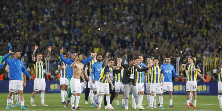 Fenerbahçe 2-0 Galatasaray – İşte böyle her sene böyle 5 Fenerbahçe 2-0 Galatasaray – İşte böyle her sene böyle 1