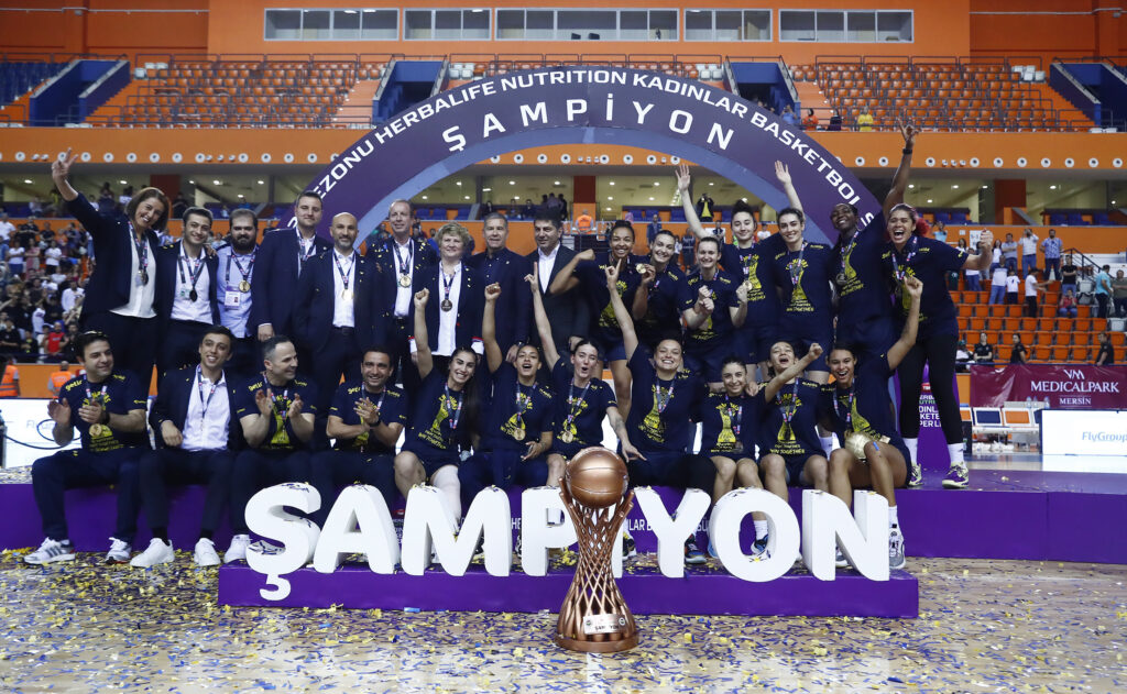 Kadınlar Basketbol Süper Ligi'nde şampiyon Fenerbahçe Safiport oldu 1