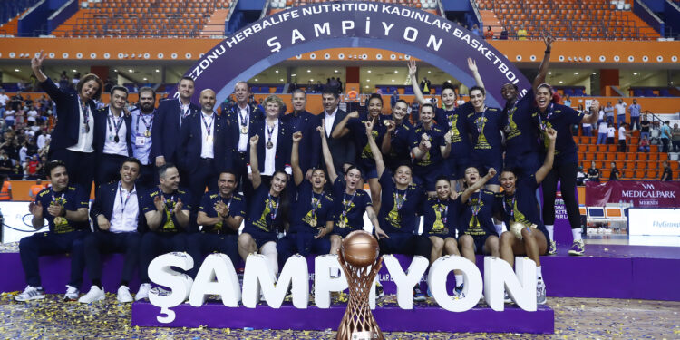 Kadınlar Basketbol Süper Ligi'nde şampiyon Fenerbahçe Safiport oldu 1
