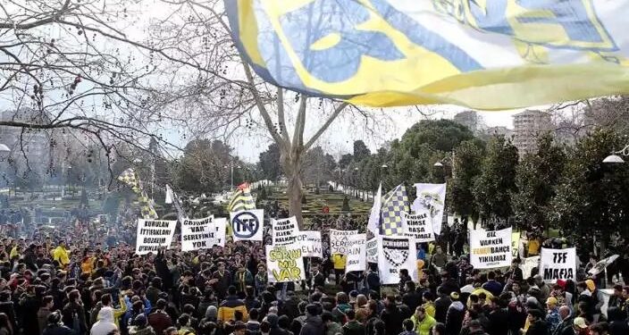 Fenerbahçe, FETÖ'nün gerçekleştirdiği 3 Temmuz kumpasında uğradığı zararlara ilişkin İçişleri Bakanlığı'na dava açtı. 1