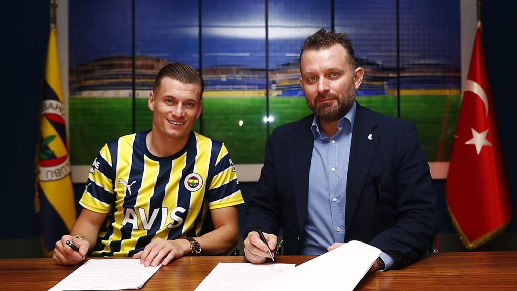 Yöneticimiz Selahattin Baki ile yeni transferimiz Ezgjan Alioski’den açıklamalar 1