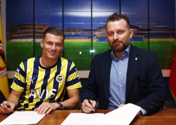 Yöneticimiz Selahattin Baki ile yeni transferimiz Ezgjan Alioski’den açıklamalar