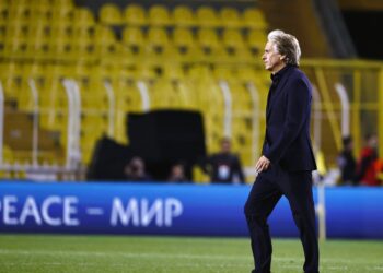 Lider Fenerbahçe! Fenerbahçe 2-0 AEK Larnaca