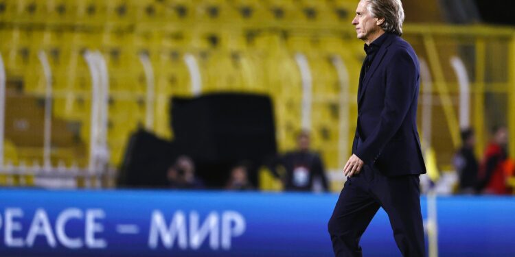 Lider Fenerbahçe! Fenerbahçe 2-0 AEK Larnaca 5 Lider Fenerbahçe! Fenerbahçe 2-0 AEK Larnaca 1