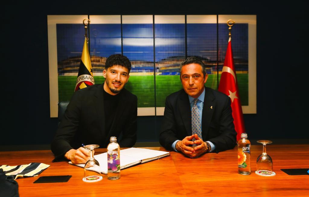 Kaptanımız Altay Bayındır İçin İmza Töreni Düzenlendi  1