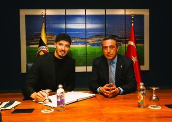Kaptanımız Altay Bayındır İçin İmza Töreni Düzenlendi 