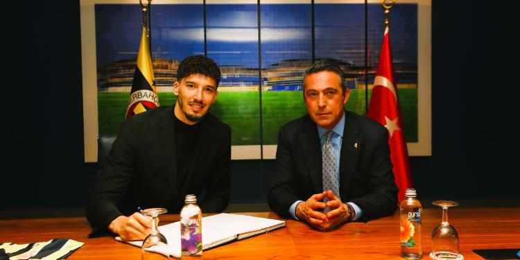 Kaptanımız Altay Bayındır İçin İmza Töreni Düzenlendi 5 Kaptanımız Altay Bayındır İçin İmza Töreni Düzenlendi 1