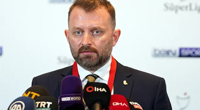 Fenerbahçe masadaysa bu işleri çevirmek çok zordur. Bu sene hep beraber çok güleceğiz. 1