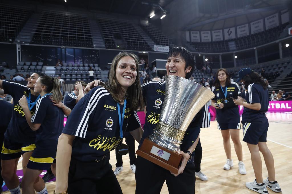 SÜPER KUPA ŞAMPİYONU FENERBAHÇE ALAGÖZ HOLDİNG! 1