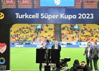 Suudi Arabistan’da skandal: Pankarta el konuldu!