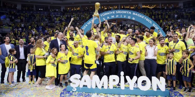 Fenerbahçe Beko 11. kez şampiyon! 5 Fenerbahçe Beko Erkek Basketbol Takımımız, Türkiye Kupası şampiyonluğunun ardından ligi de şampiyonlukla tamamladı.