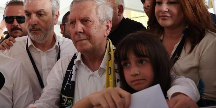Aziz Yıldırım: "Ben kimsenin rakibi değilim. Ben Fenerbahçe'nin kendisiyim." 1